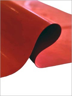 Meterware: Schwarz/Rot, 135 cm breit, 0,40 mm stark